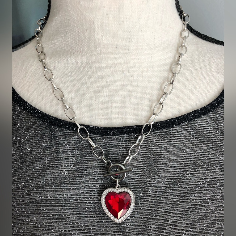 💎❤️ Glam Silver Toggle Heart Necklace